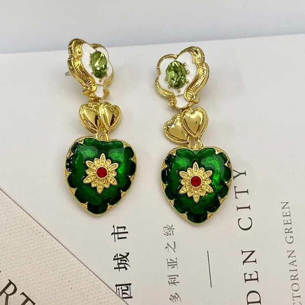 Elegant Retro Lady Heart Shape Flower Artificial Crystal Alloy Asymmetrical Plating Women's  Earrings