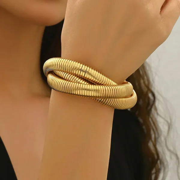Retro Geometric Alloy Bangle