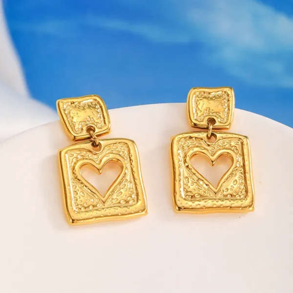 Niche Retro Irregular Geometric Square Hollow Peach Heart Poker anti tarnish earring