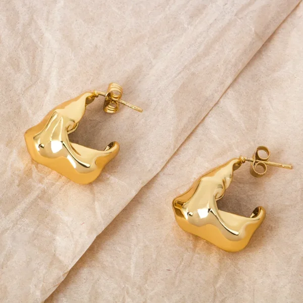 Elegant Retro with unique structure anti tarnish hoop  earring