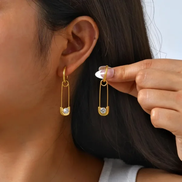 Cute Casual Novelty Geometric Safety pin anti tarnish  earring