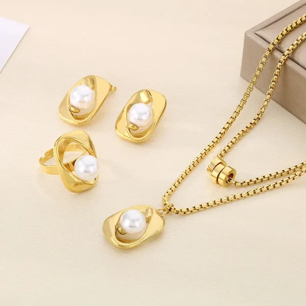 Elegant Vintage Style Streetwear Round with pearl  anti  tarnish  gold plated jewellery set