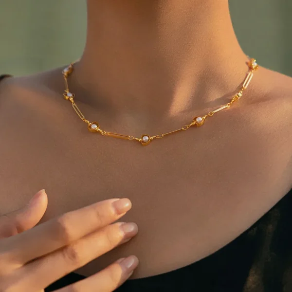 Luxury 18K Gold Plated Chain Anti-tarnish Necklace with crystal accents