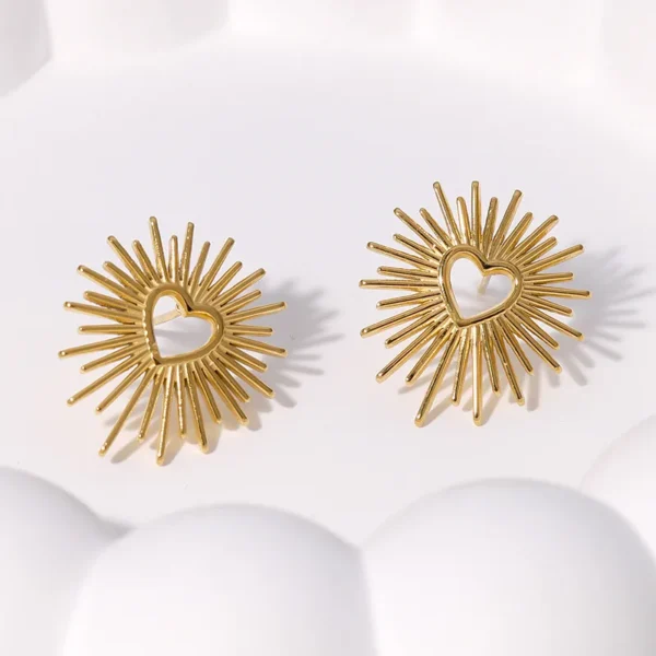 Artistic Design 18K Gold Plated Heart Shape Waterproof Non Tarnish Ear Stud
