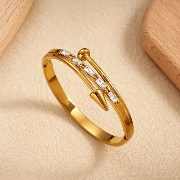 Wave Stripe Fashionable 18K Gold Plated Anti-Tranish Bracelet